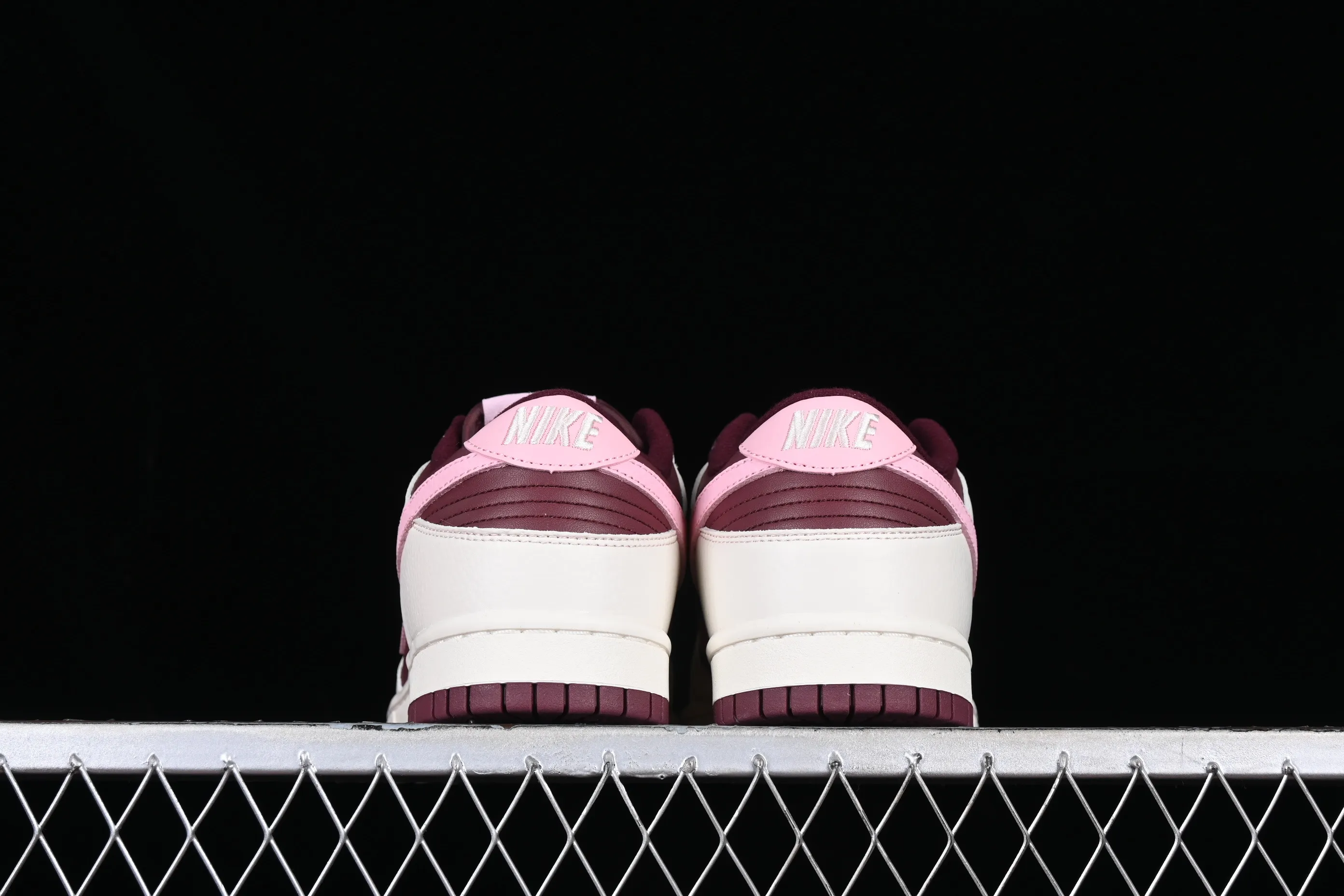 All Categories Nk SB Dunk Series Nk SB Dunk Low Low-top sneakers K version Nk Dunk Low Burgundy Valentine's Day SB low-top sports and leisure sneakers DR9705-100